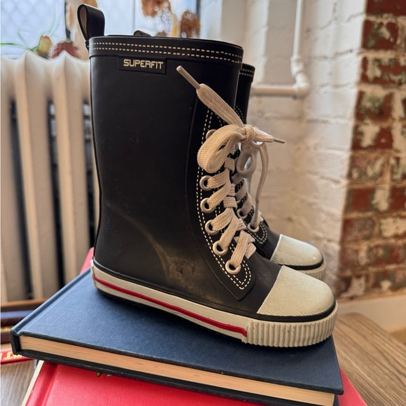 Toddler Converse high top style rainboots size 9 - Picture 3 of 6